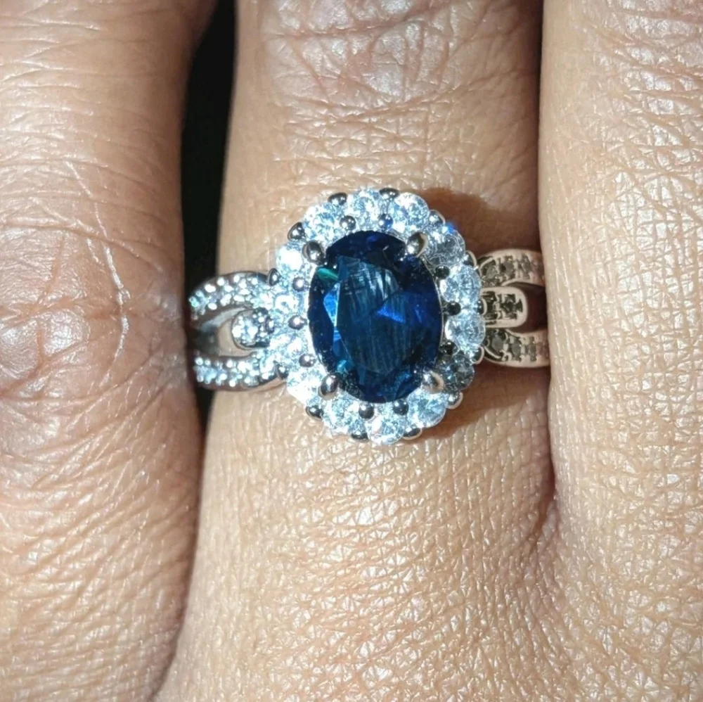 Stunning Ladie's Sapphire Gemstone Zirconia Engagement Ring Sz 7